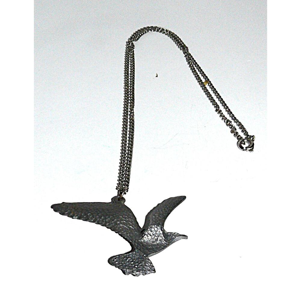 Vintage Pewter Tone  Flying  Bird Pendant Necklace Seagull Dove Eagle Unisex - Picture 2 of 2
